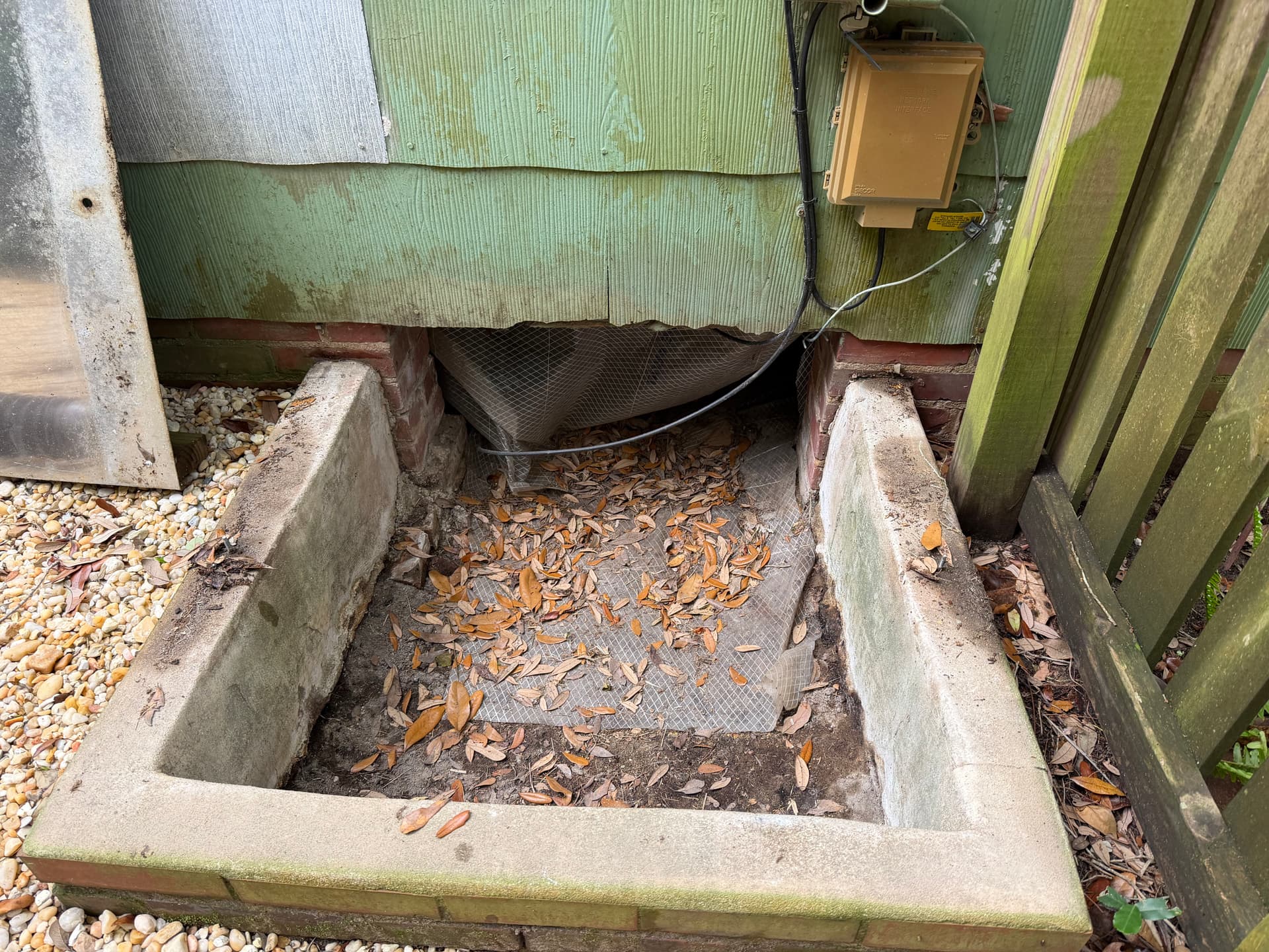 Gallery photos for A Pensacola Crawlspace Encapsulation Done Wrong - Here's the Damage: Image #9