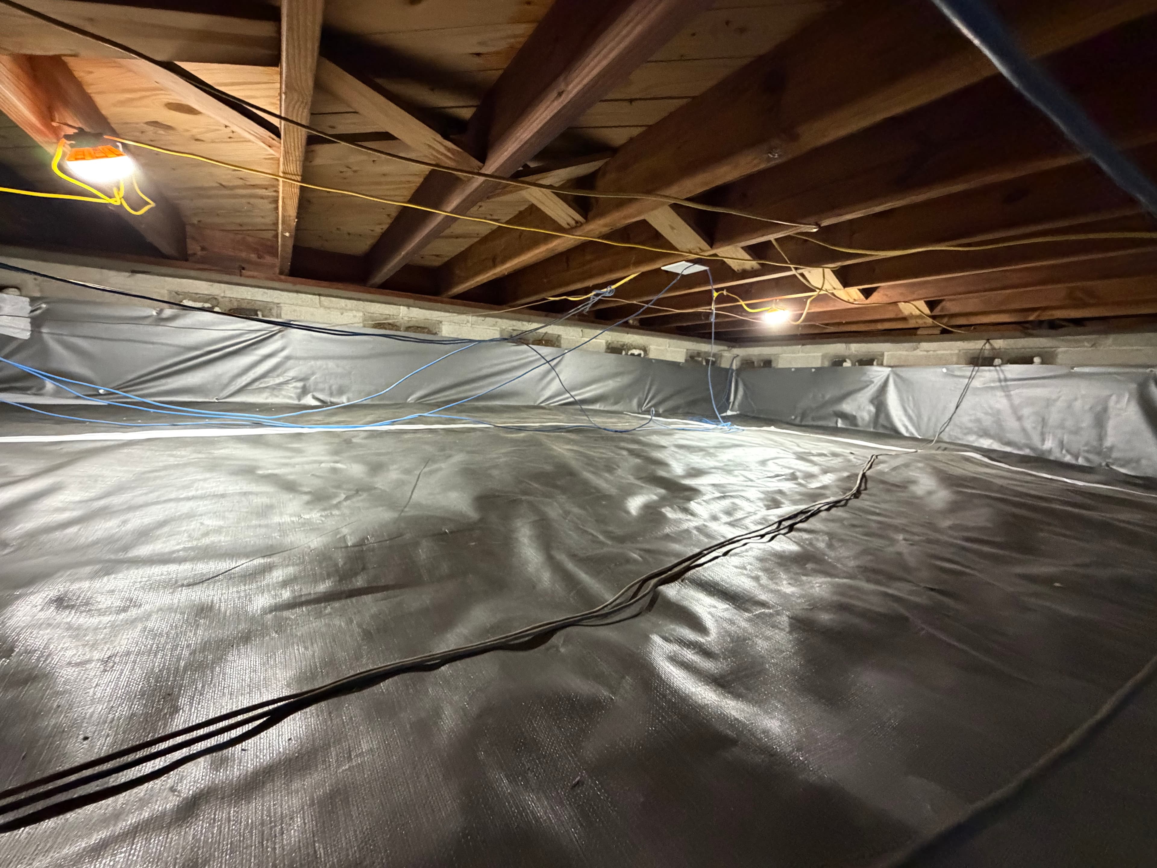Project Crawl Space Encapsulation Under a Wired-Up Commercial Office image