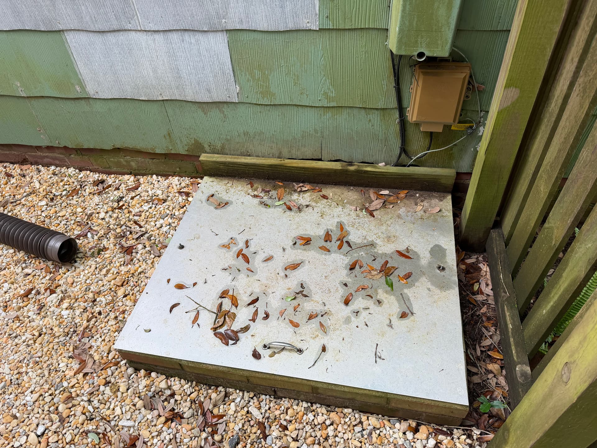 Gallery photos for A Pensacola Crawlspace Encapsulation Done Wrong - Here's the Damage: Image #6