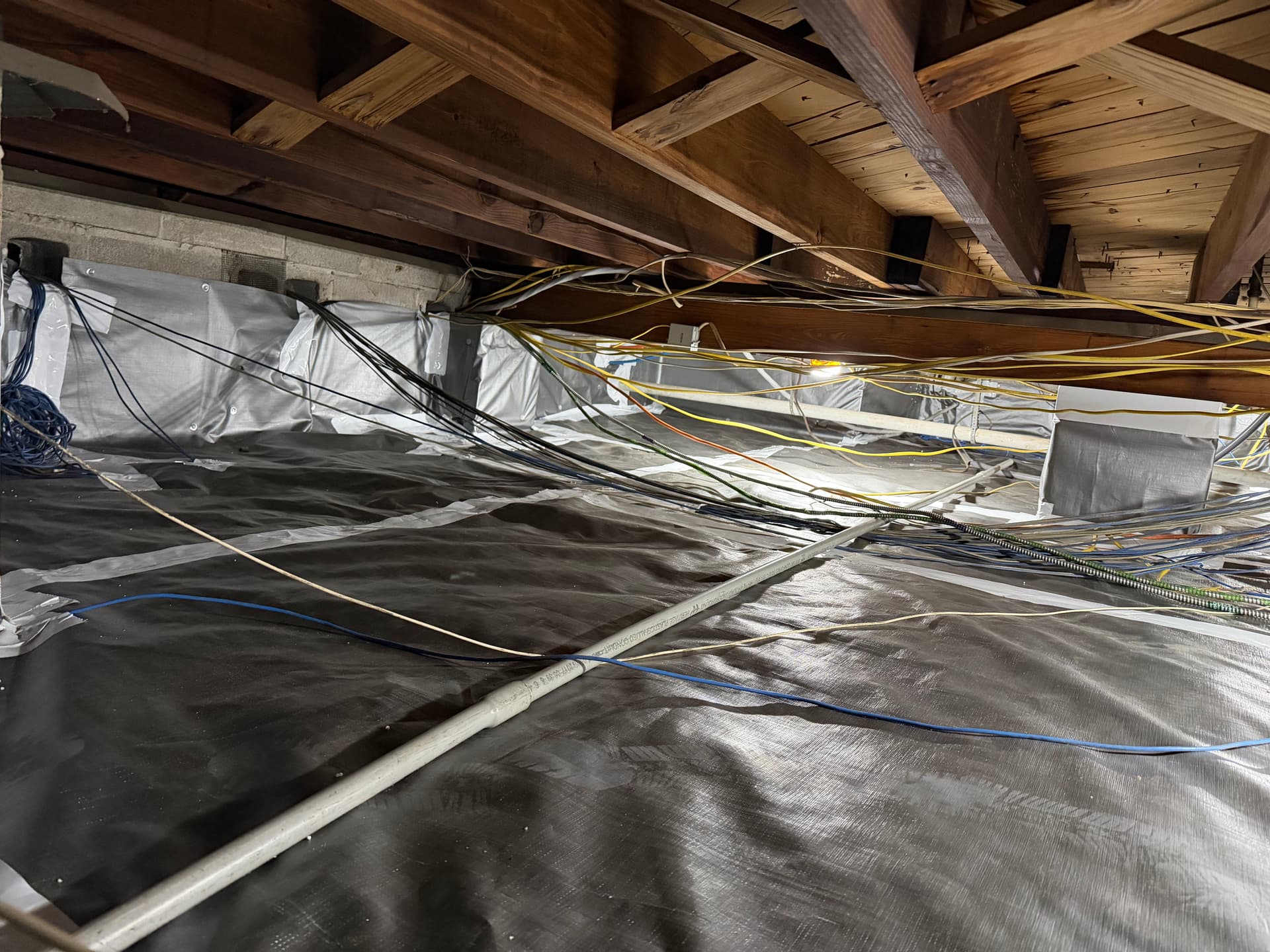 Gallery photos for Crawl Space Encapsulation Under a Wired-Up Commercial Office: Image #8
