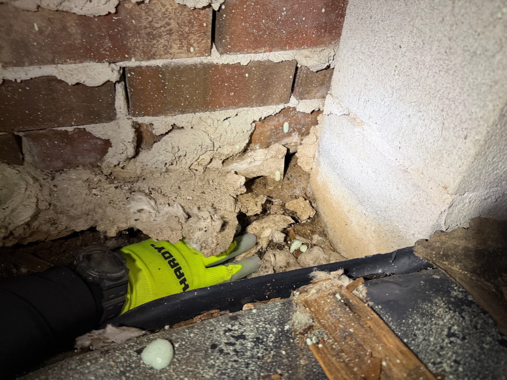 Gallery photos for Why Spray Foam on Your Floor Joists Is a Crawl Space Mistake: Image #9