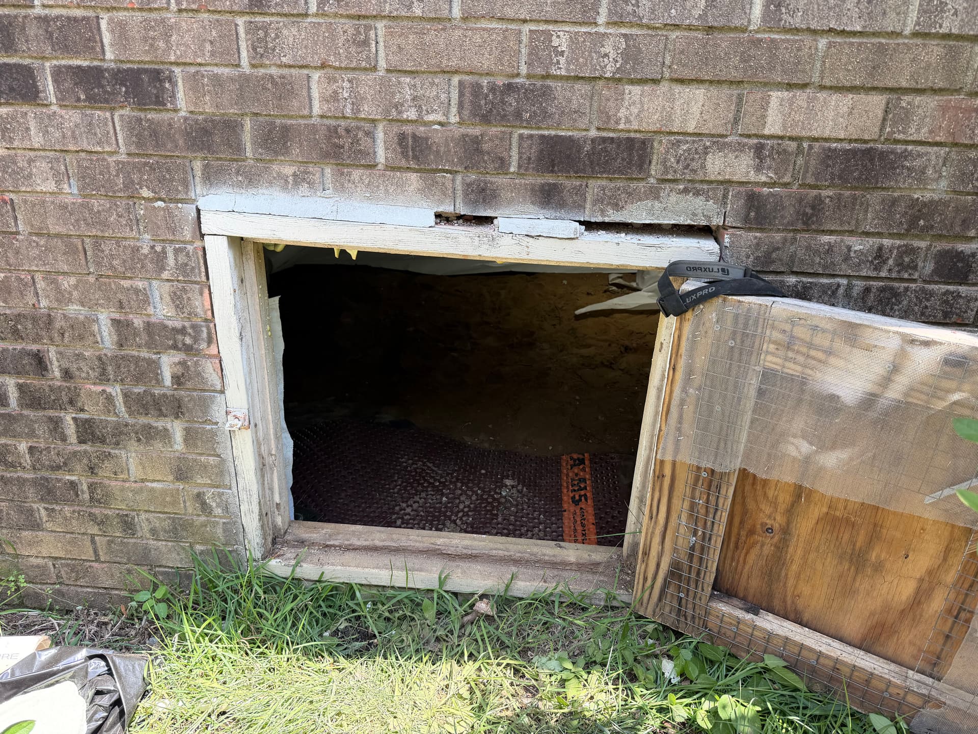 Crawl Space Encapsulation Underway in Beulah FL image
