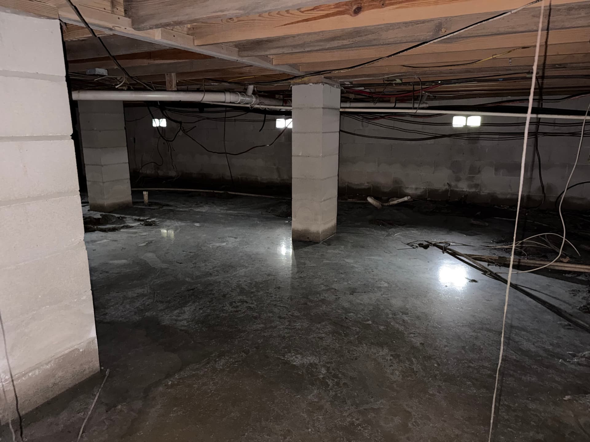 Gallery photos for Standing Water in a Crawlspace - Here's What We Found in Panama City: Image #1